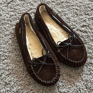 Cabela’s Cozy Brown Learher Moccasin Slippers